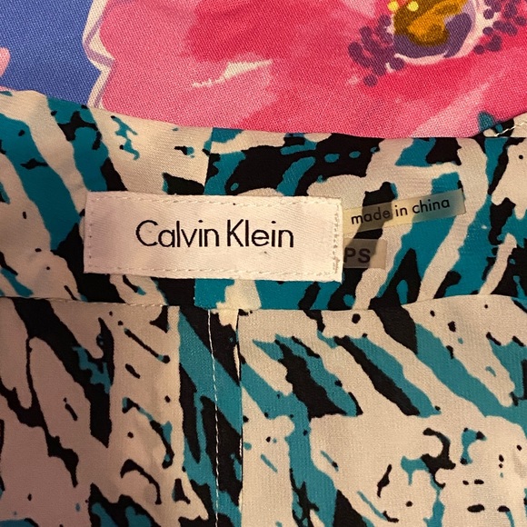 💕3 for $20💕 Cow neck style blouse - Picture 4 of 6